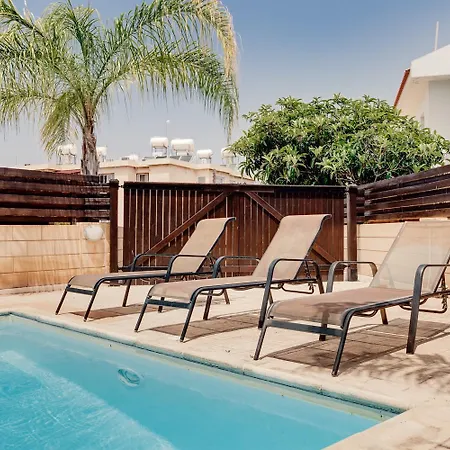 Villa Felicity 2-br With Private Pool Near Kapparis Rated 10 Out Of 10 Paralímni